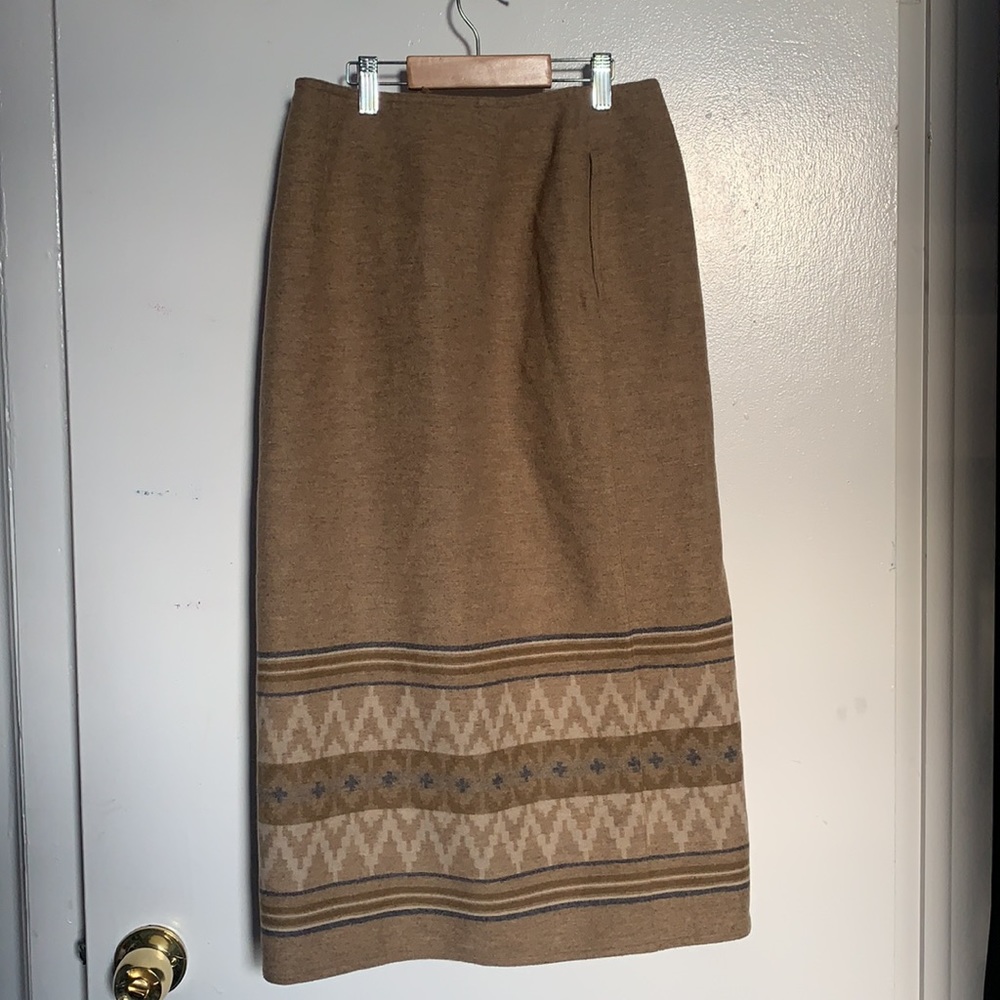Beautiful skirt - Picture 2 of 3